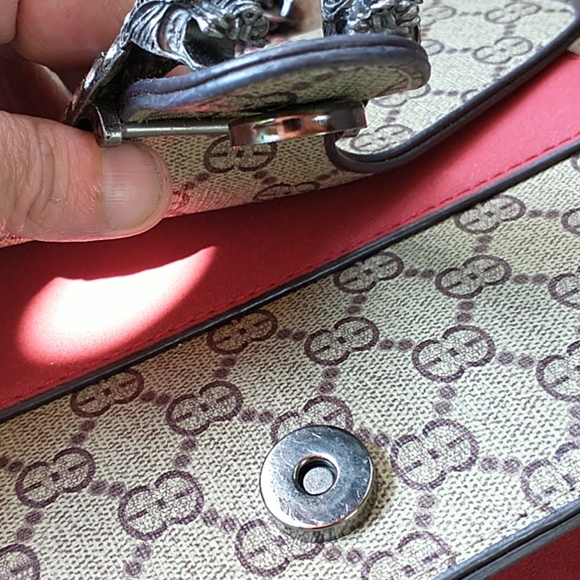 NWOT Gorgeous Convertible Handbag / Crossbody - Picture 7 of 12